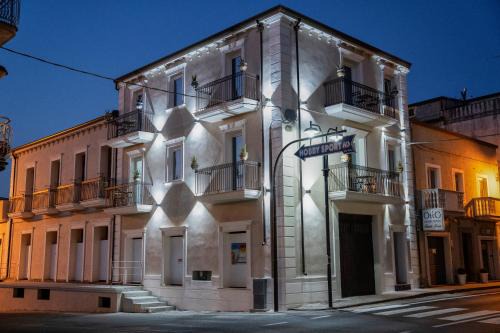 Mirto Apartment | Antico Palazzo del Corso by Home Dardano