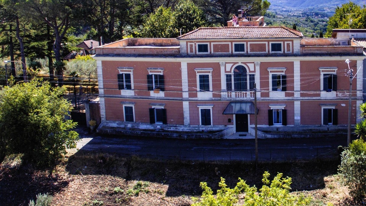 Poggio Mirteto Villa | ANTIQUE VILLA CASA RINALDI WITH A GARDEN AND JACUZZI CLOSE TO ROME