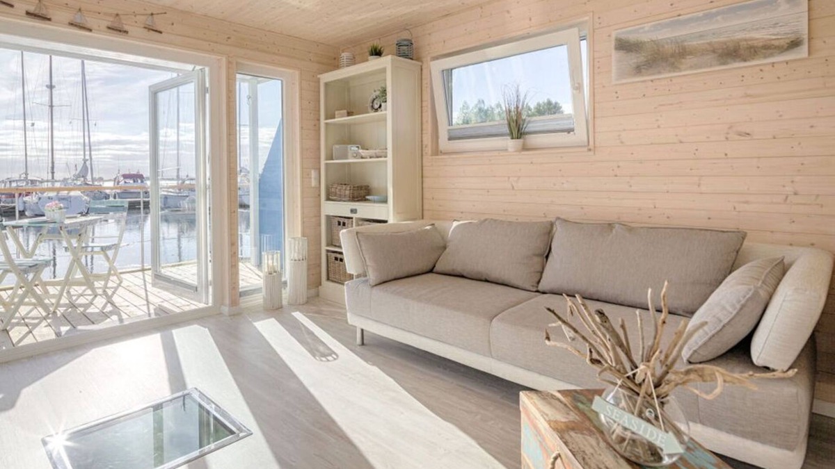 Burgstaaken Boat Rental | Antje Frieda Comfortable holiday residence