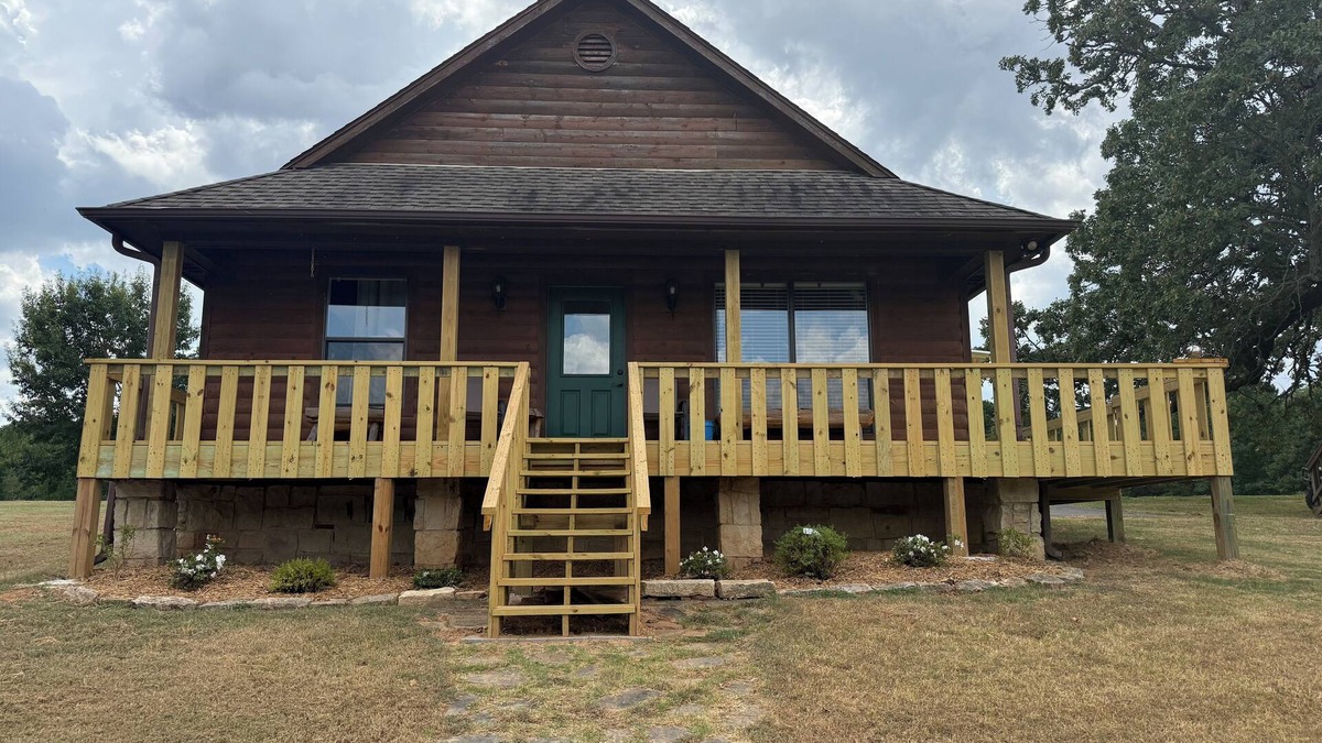 Bates House | Antler Oaks Lakeside Cabin