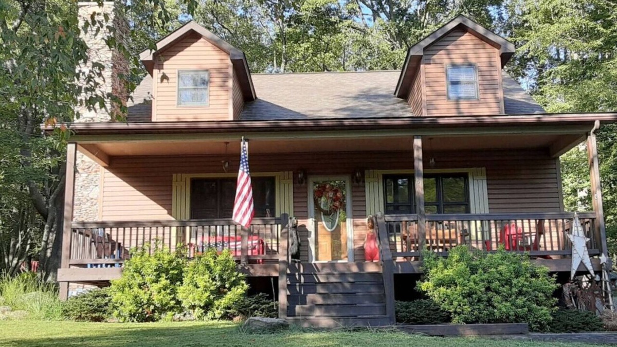 Alpine Lake House | Antler Ridge 2B w/Loft Cabin w/Fireplace, Screened Porch & Lake Access