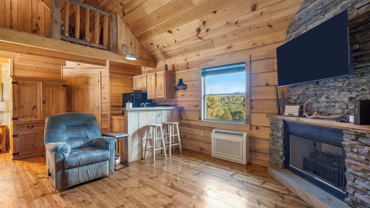 Branson Cabin | Antlers Lodge – Cabin for 4