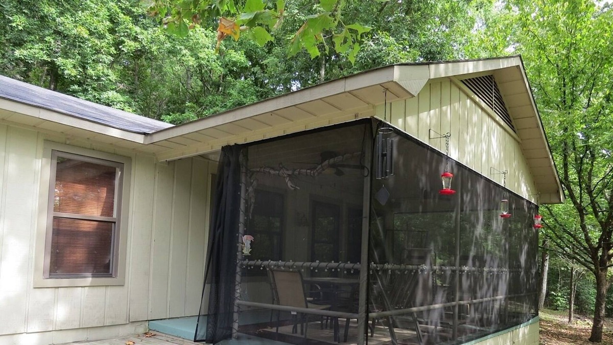 Edgemont House | Any closer to the lake and you will get wet!!