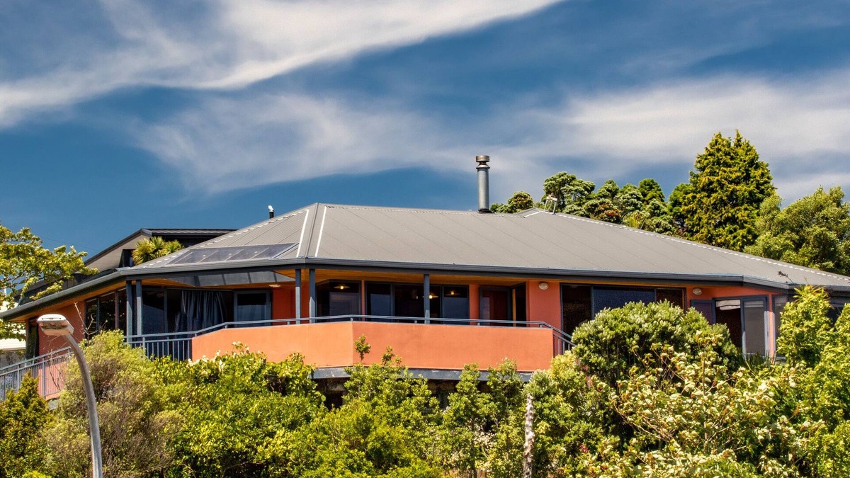 Collingwood House | Aorere House - Collingwood Holiday Home