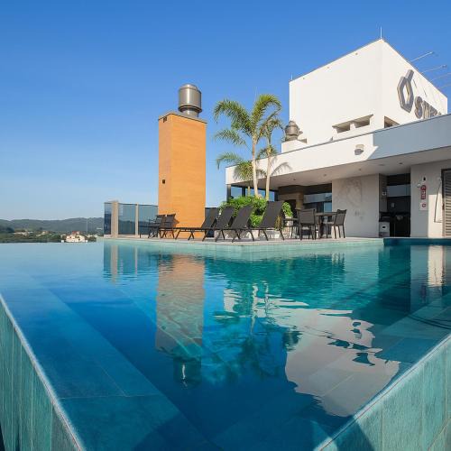 Centro Apartment | Ap completo a 900m da Oktoberfest com Piscina, academia, Wi-Fi, ar condicionado e garagem privativa