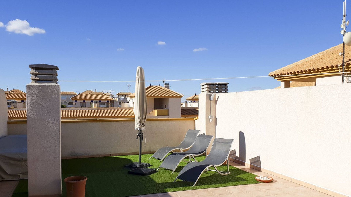 Mar de Cristal Apartment | Ap. Elisa: Modern Penthouse, 2 bedrooms/1 bathroom with roof terrace!