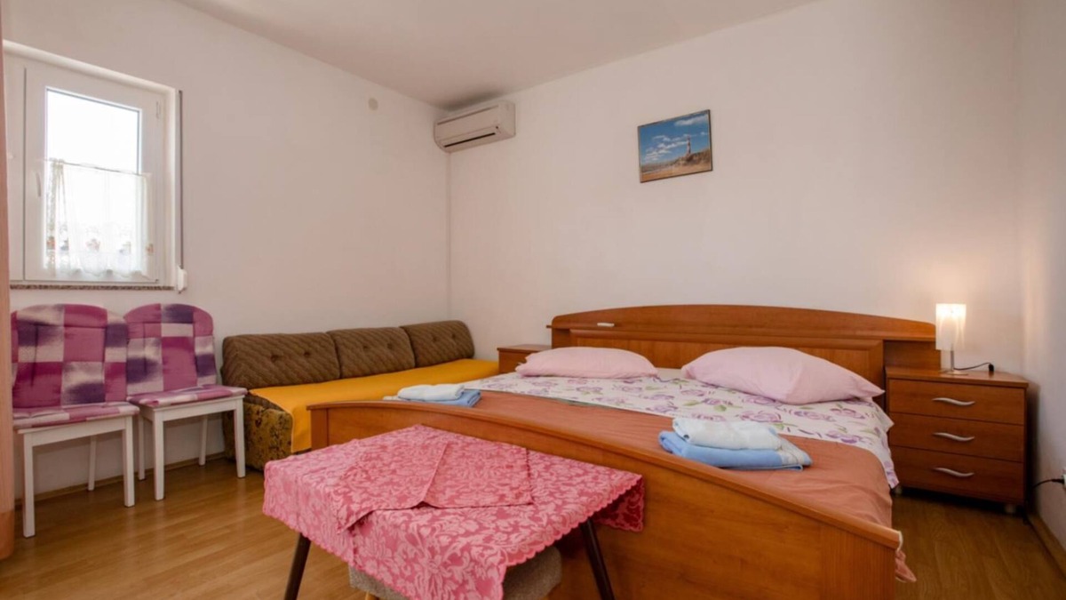 Palit Apartment | Ap. Tina 6+ 2 - Three Bedroom Apartment, Sleeps 8