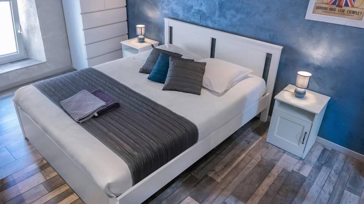 Verdun Apartment | AP6 - 2 BEDROOM APARTMENT - GITE CHEZ THOMAS ET JOHN "AP6