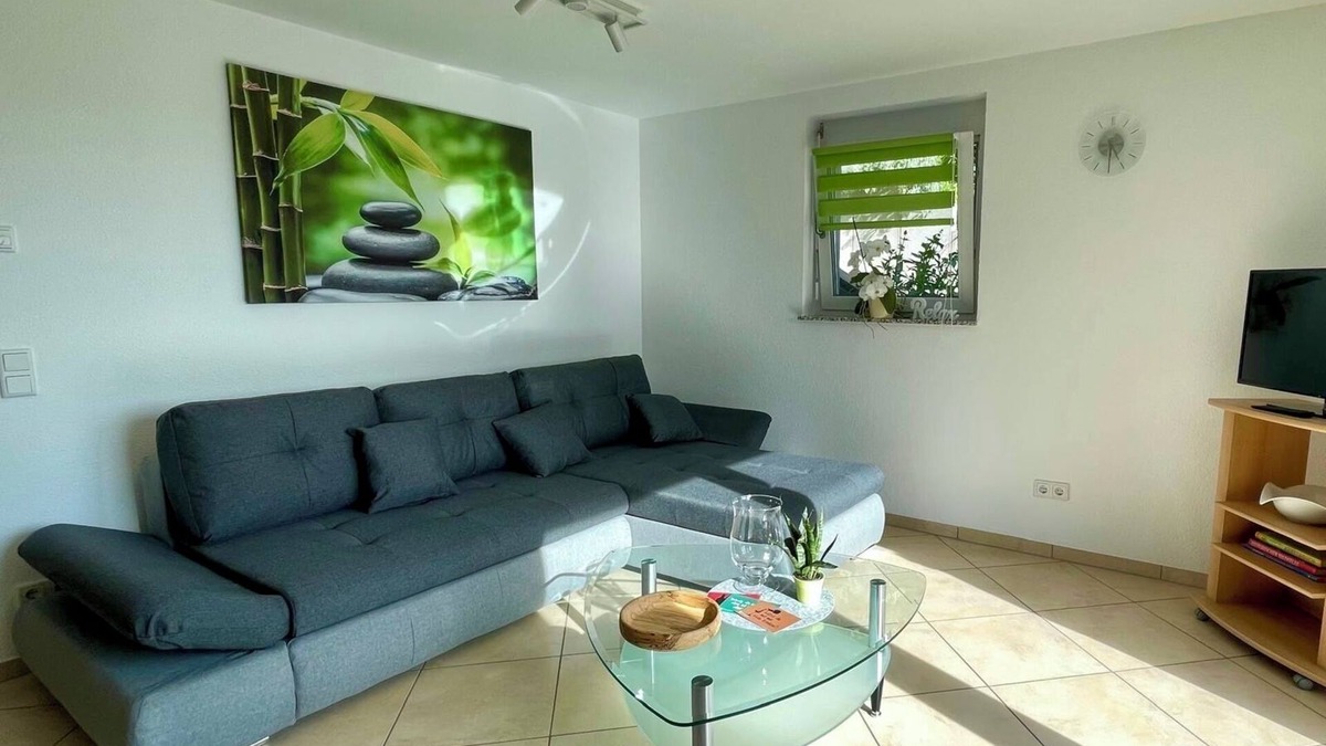 Hugelheim Apartment | Apartment 'Ferienwohnung Am Berg' with Mountain View, Private Terrace and Wi-Fi