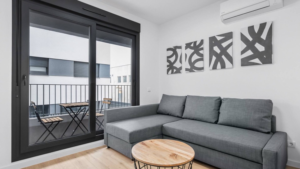 San Sebastian de los Reyes Apartment | apartamento reformado con garaje y piscina de alquiler temporal