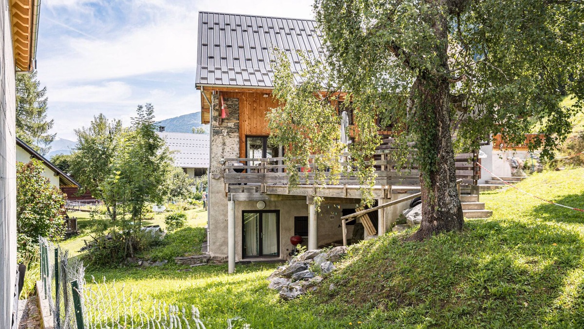 Saint-Colomban-des-Villards Apartment | Apartment 'Breizh Chalet - 14 Personnes' with Mountain View, Private Terrace and Wi-Fi