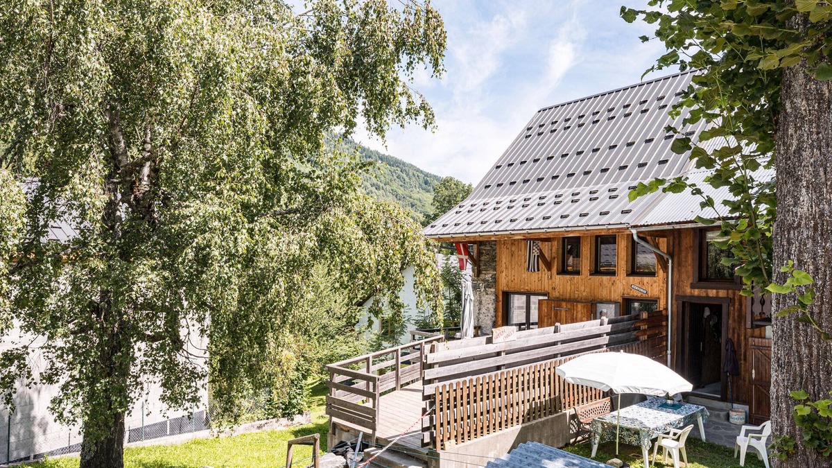Saint-Colomban-des-Villards Apartment | Apartment 'Breizh Chalet - 6 Personnes' with Mountain View, Private Garden and Wi-Fi