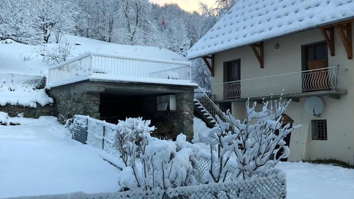 Saint-Colomban-des-Villards Apartment | Apartment with Terrace 5 minutes from Les Sybelles