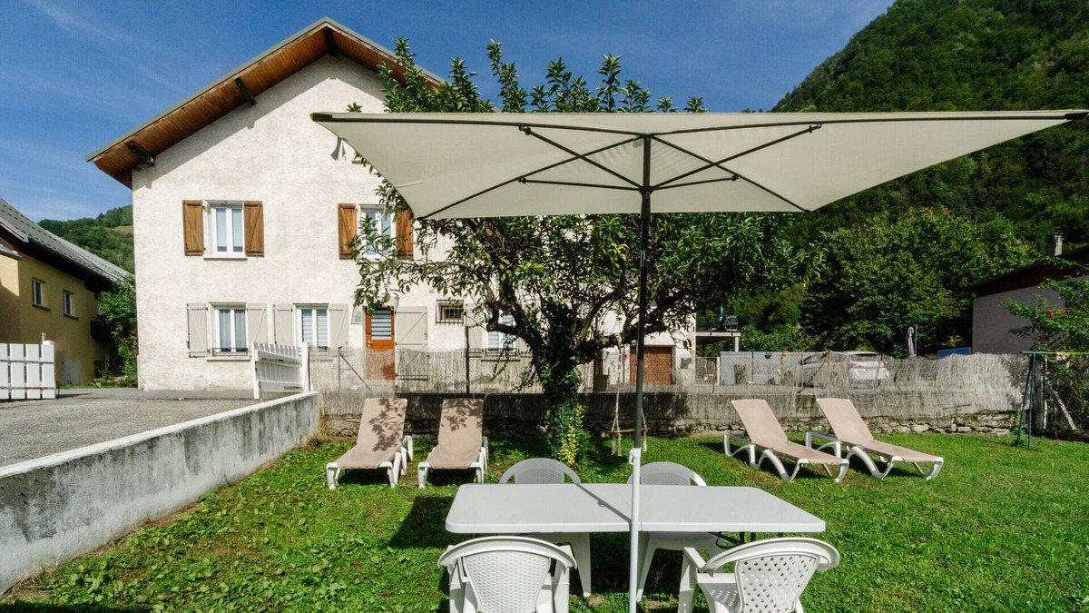 Saint-Martin-sur-la-Chambre Apartment | Apartment "Gîte Zen Attitude" with Mountain View, Private Whirlpool & Wi-Fi