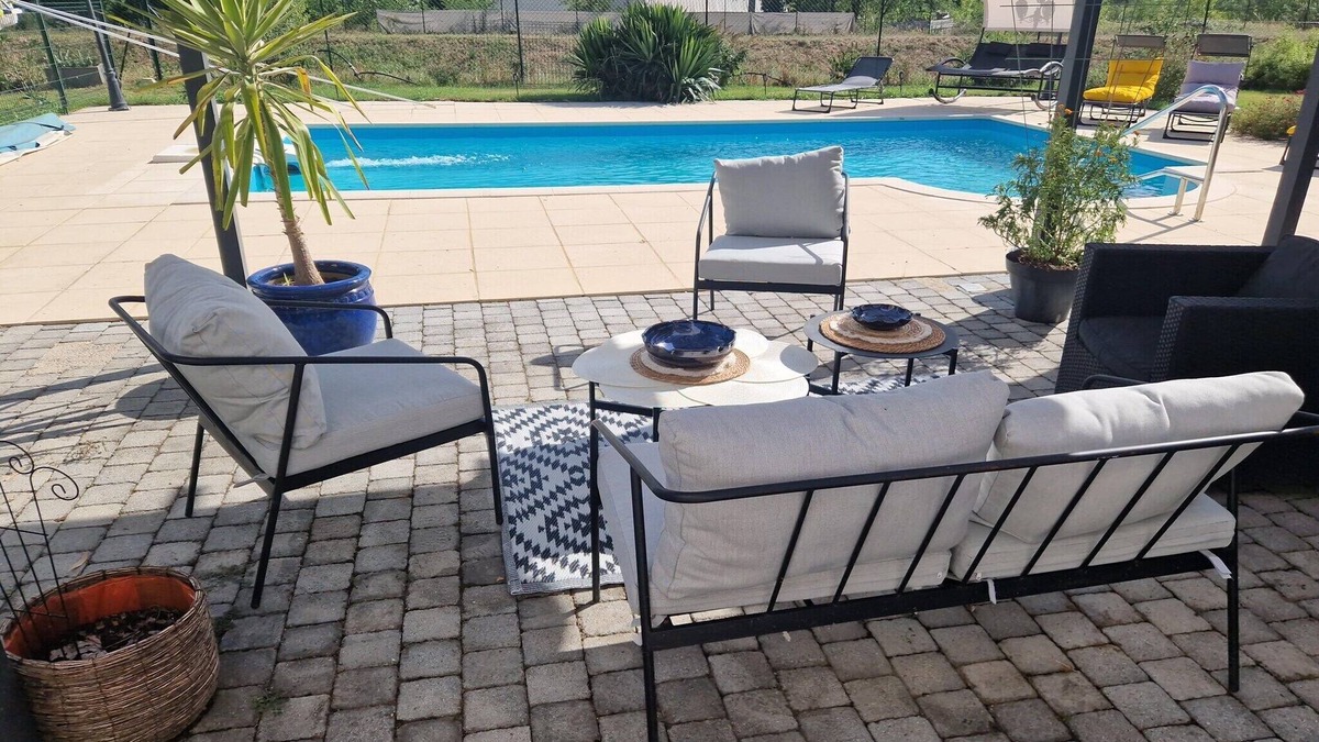 Saint-Hilaire-de-Brethmas Apartment | Apartment with swimming pool, wifi