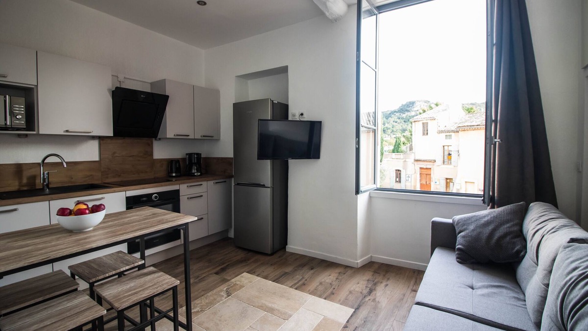 Saint-Paul-Trois-Chateaux Apartment | Apartment-Superior-Private Bathroom-Landmark view-L'Industriel