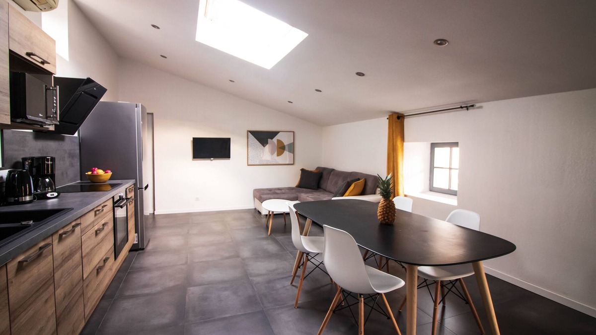 Saint-Paul-Trois-Chateaux Apartment | Apartment-Apartment-Private Bathroom-Landmark view-Le Scandinave