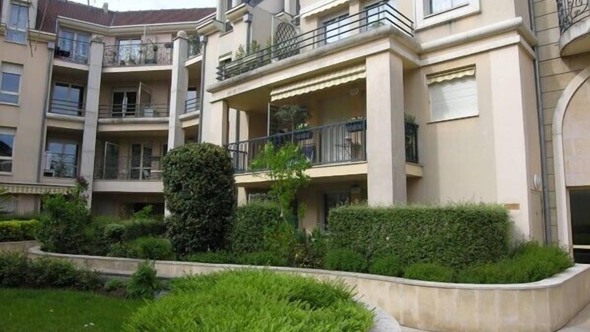 Maisons-Laffitte Apartment | Apart. 67 m2, air-conditioned, certified 4-star, standing residence/town center.