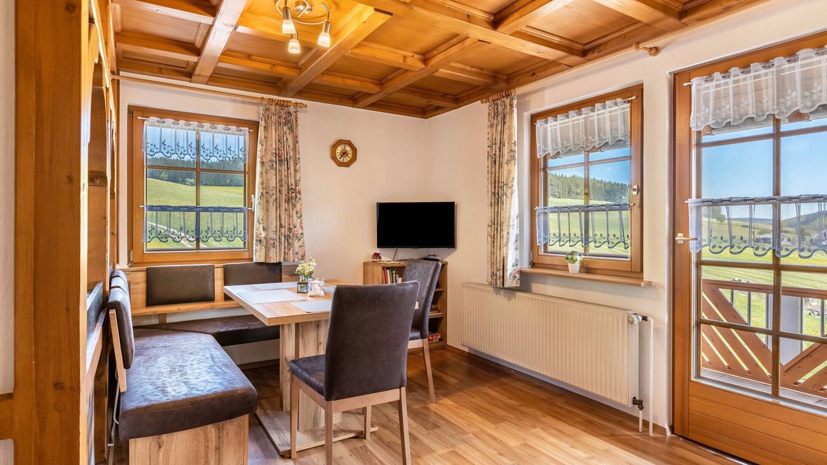 Schollach Apartment | Apartment 'Erdgeschoss' with Mountain View, Private Terrace and Wi-Fi