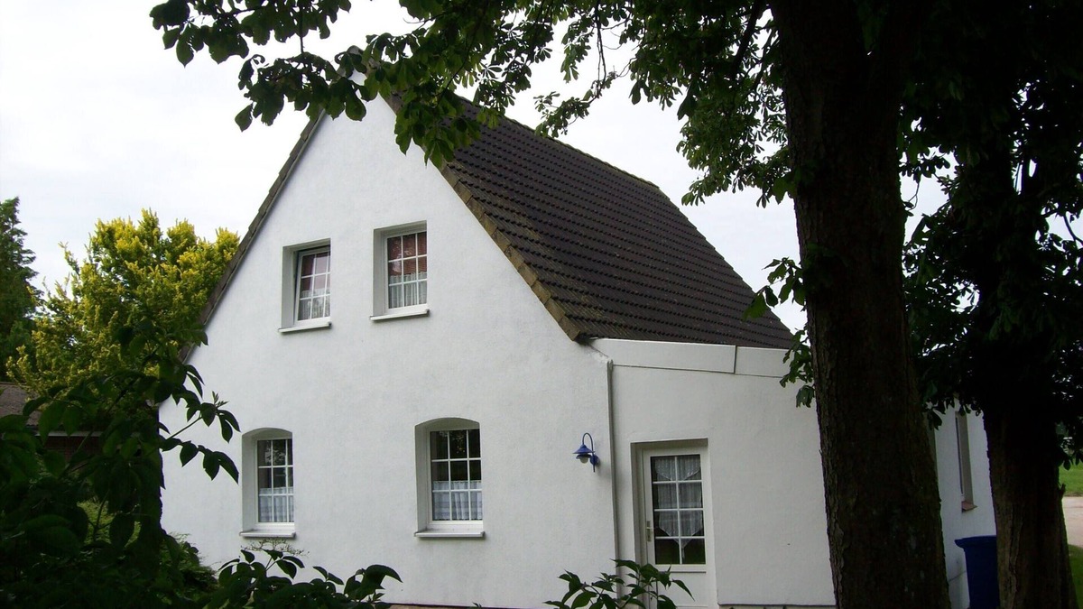 Wesselburener Deichhausen Apartment | Apartment '3-Raum-Ferienwohnung' with Private Terrace, Shared Garden and Wi-Fi