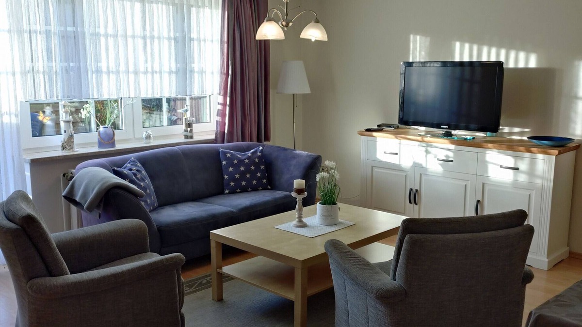 Wesselburener Deichhausen Apartment | Apartment '3-Raum-Ferienwohnung' with Private Terrace and Wi-Fi