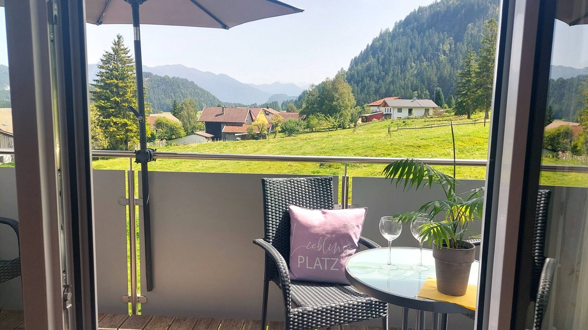 Vils Apartment | Apart Diana - new vacation home - App. “Rossberg” with Mountain View, Wi-Fi & Balcony
