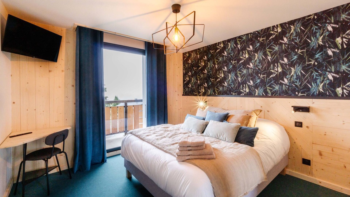 La Toussuire Apartment | Apartment "Lodge Six De Savoie" with Mountain View, Private Terrace and Wi-Fi