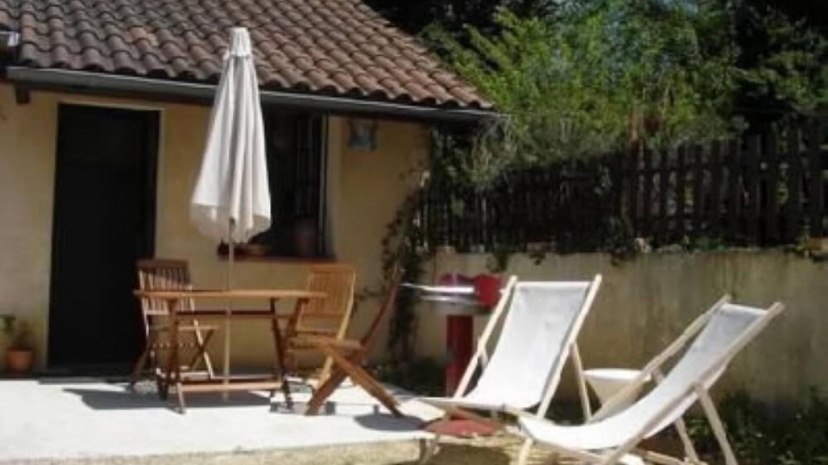 Saint-Antoine-d'Auberoche Apartment | apartment/flat - 1 room - 2/4 persons