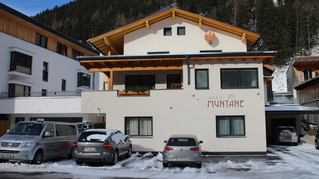 Mathon House | Apart Muntane