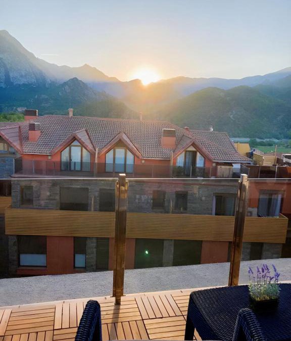 Coll de Nargo Apartment | Apartament dúplex amb vistes al Pirineu català