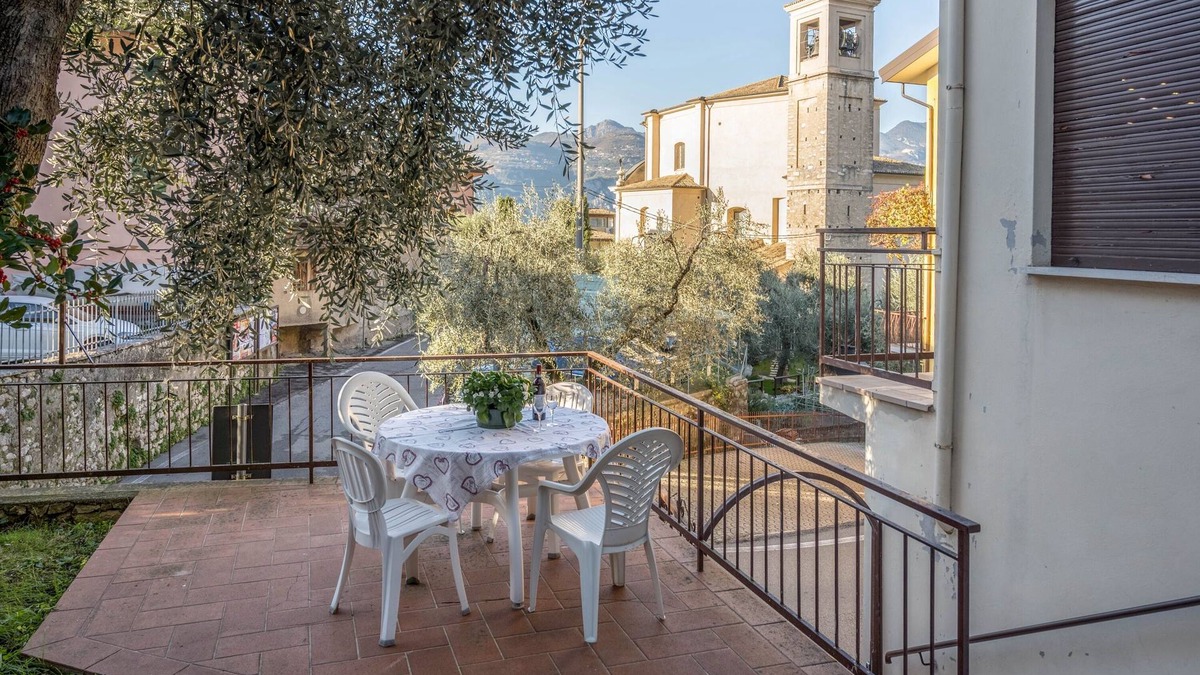 Cassone Apartment | Apartament in Malcesine Cassone on Lake Garda with Mountain View & Terrace