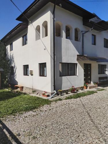 Pojorita House | Apartament la casa pe Transrarau