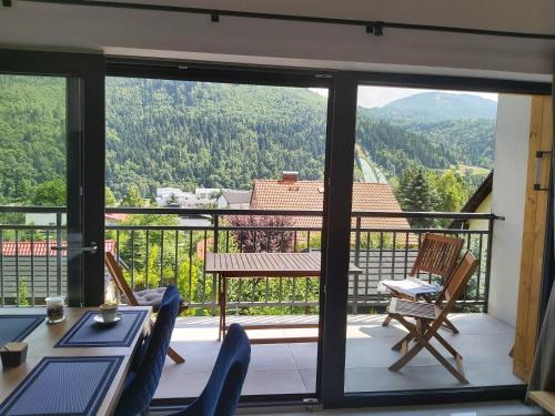Meszna Apartment | Apartament Marmurowy w Szczyrku z widokiem na góry z dostępem do sauny i jacuzzi , dwa miejsca parkingowe