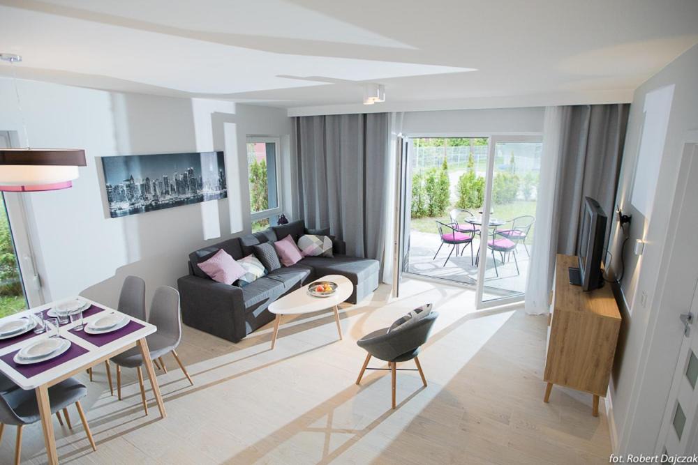 Pogorzelica Apartment | Apartament wrzos z ogródkiem