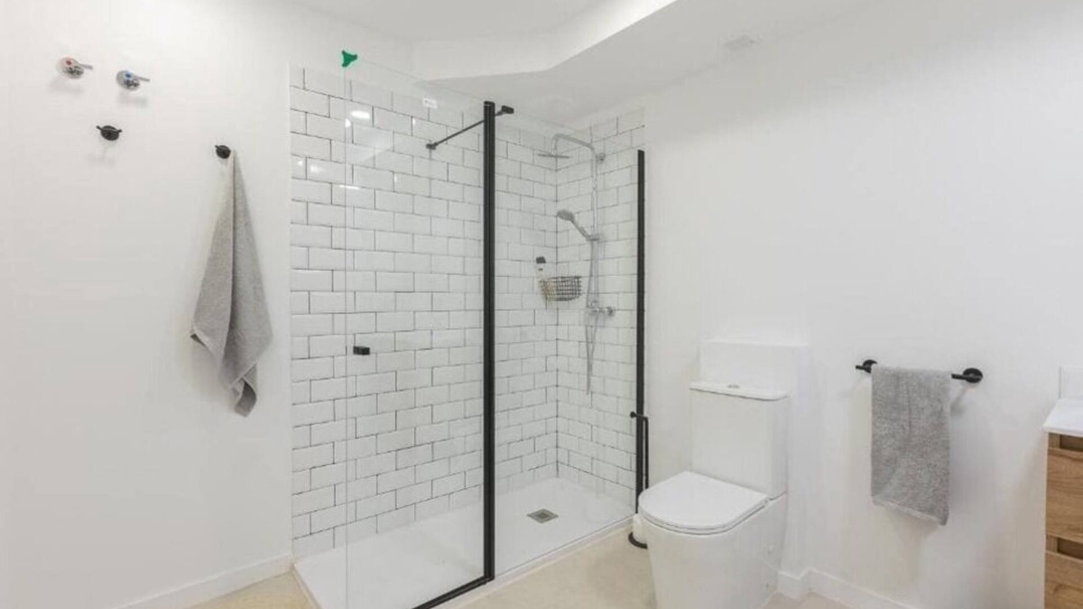 Valencia City Centre Apartment | Apartamento 5 Pax, 2 Rooms, 2 Baths, AC, Wifi, Patio