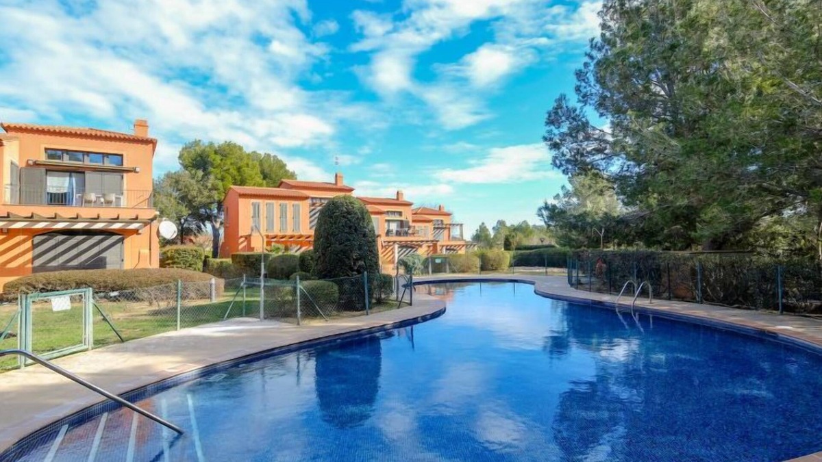 Bonmont Terres Noves Apartment | Apartamento Bonmont by Interhome