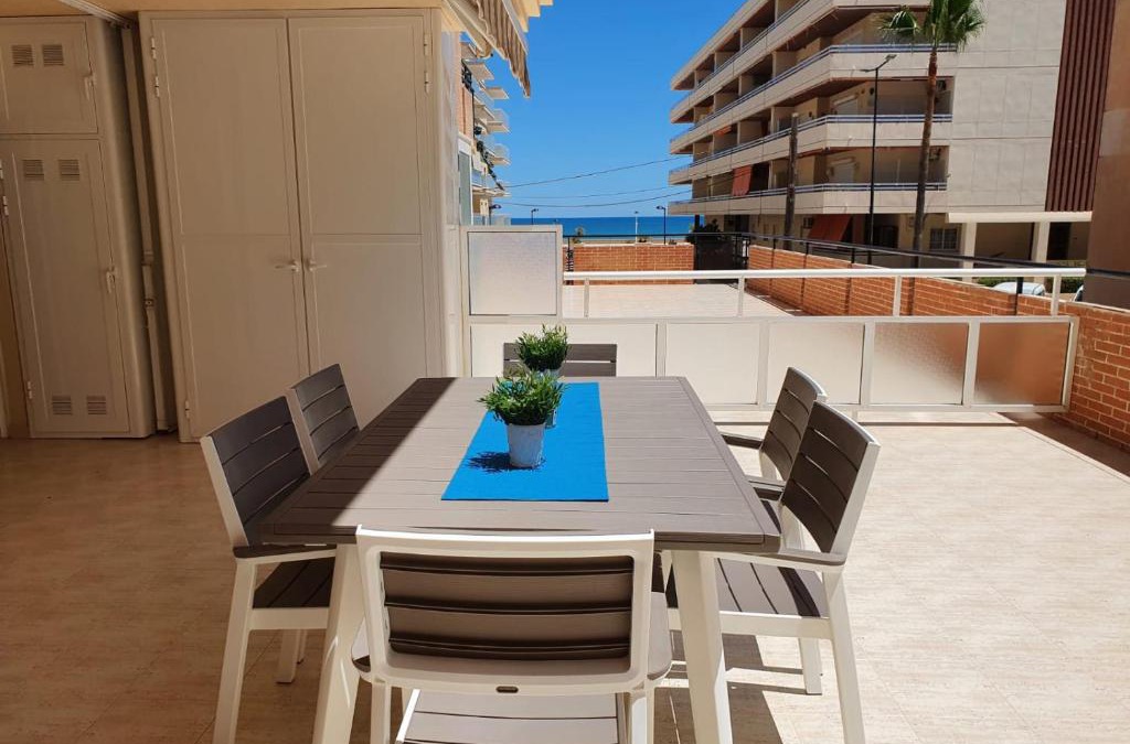 Daimuz Apartment | APARTAMENTO CON GRAN TERRAZA, PISCINA Y CON VISTAS AL MAR, A SOLO 50 m DE LA PLAYA