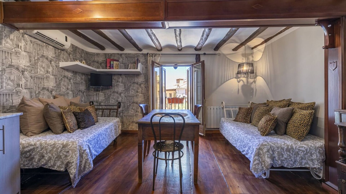 Adahuesca Apartment | Apartamento Deluxe Para 4 Personas con Jacuzzi