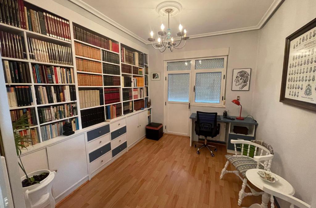 Figaredo Apartment | Apartamento en entorno natural, La biblioteca