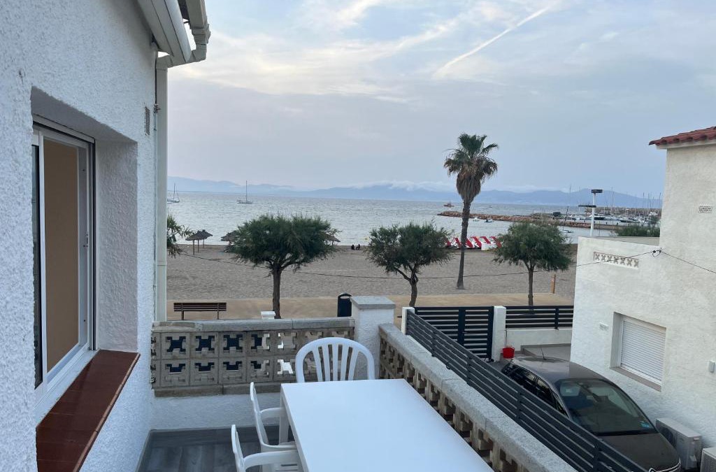 L'Escala Apartment | Apartamento en la playa. Free Parking. Free WiFi