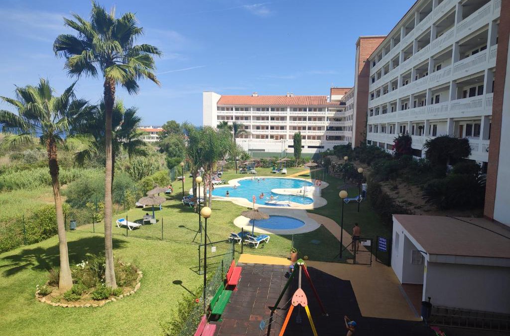 Puerto de la Duquesa Apartment | APARTAMENTO JUNTO A LA PLAYA ZONA TRANQUILA