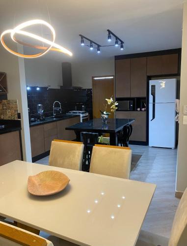 Parque Enseada Apartment | Apartamento lindo a 03 minutos da praia Enseada