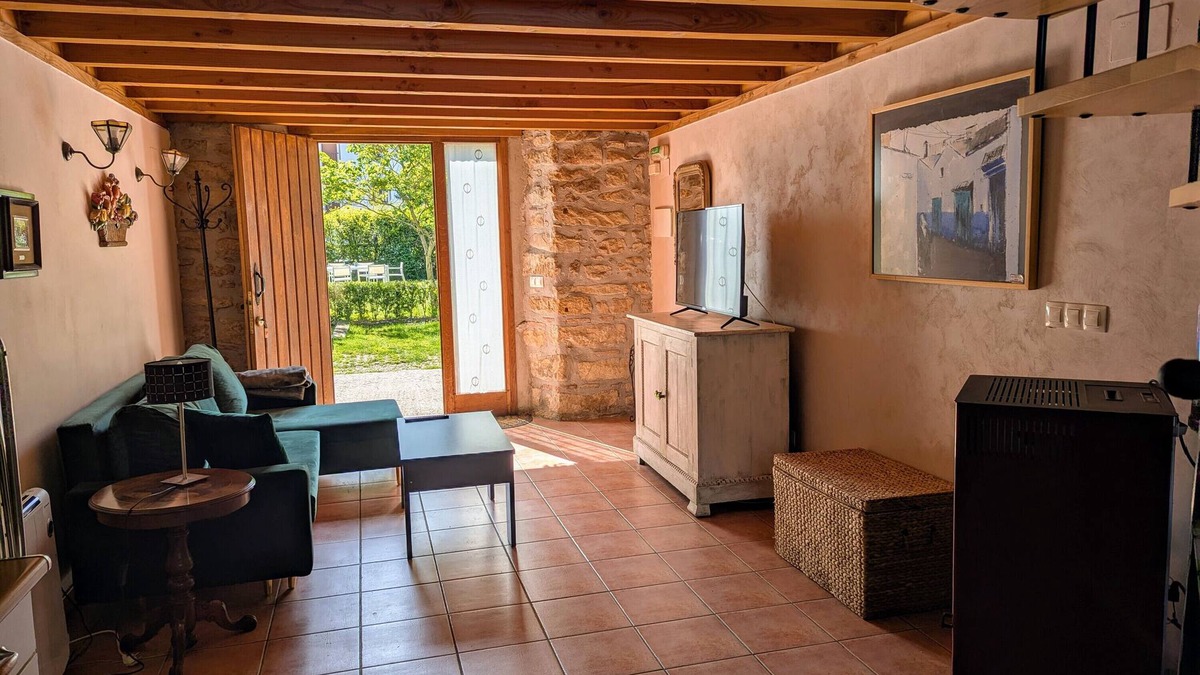 Alsasua Apartment | 'Apartamento P' with shared pool and garden, Wi-Fi and air conditioning