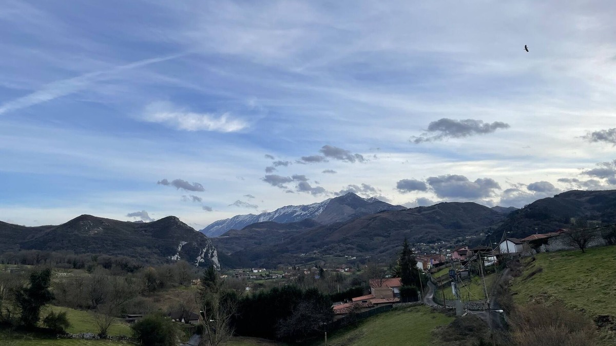Santa Marina de Oblanca Apartment | Apartamentos Las Caldas . Castillo de Priorio , 15 Minutos del Centro de Oviedo