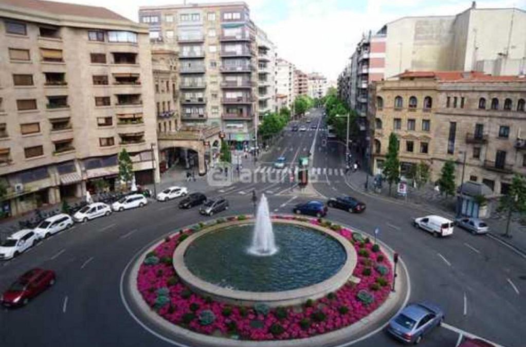 Oeste Apartment | Apartamentos Salamanca Puerta Zamora, Centro, Wifi con salón y 2 dormitorios, Parking