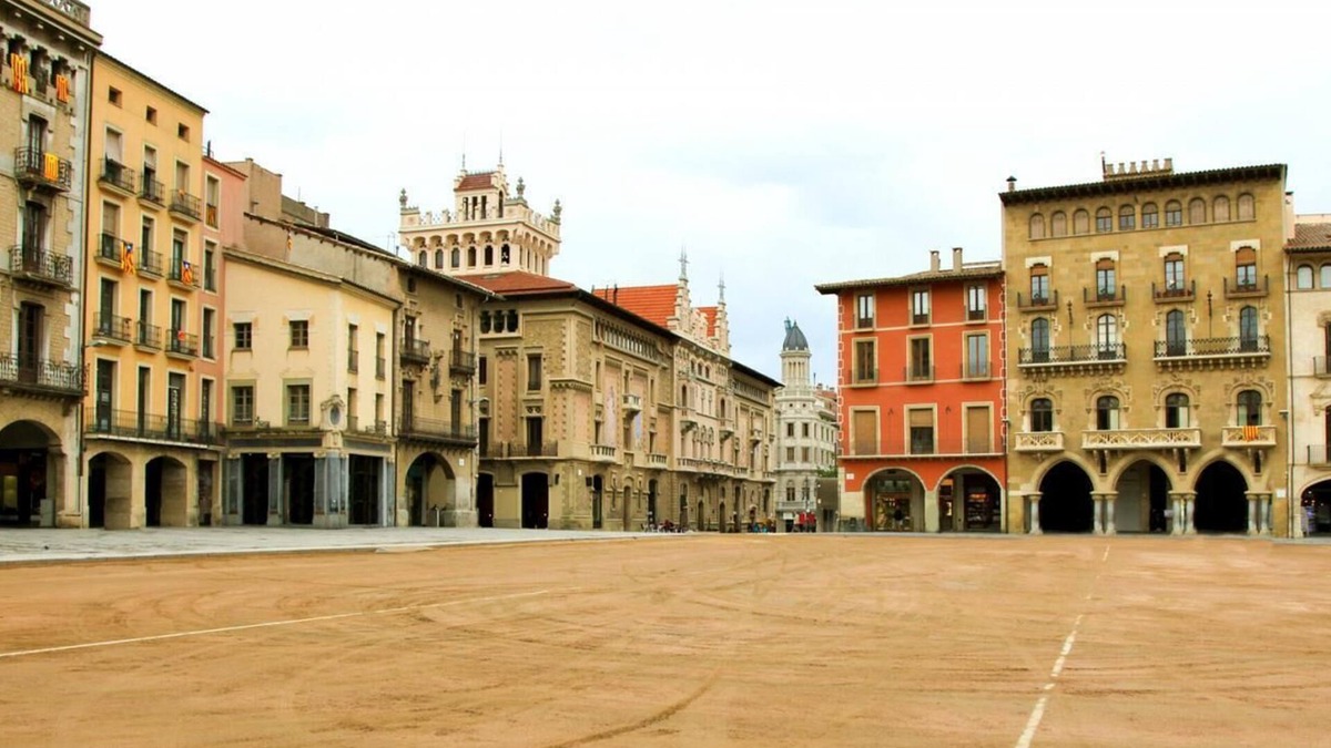 Vic Condo | Apartaments Vicus 2 with views of the Plaza Mayor de Vic