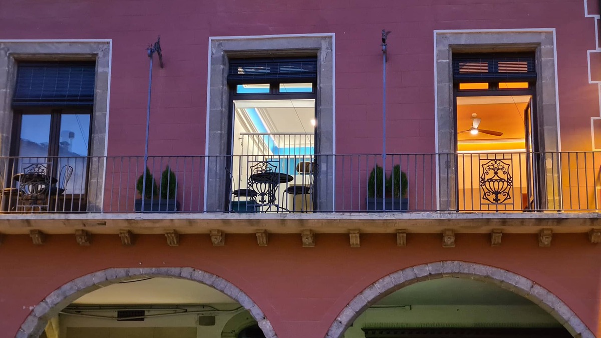 Vic Condo | Apartaments Vicus 3, with views of the Plaza Mayor de Vic