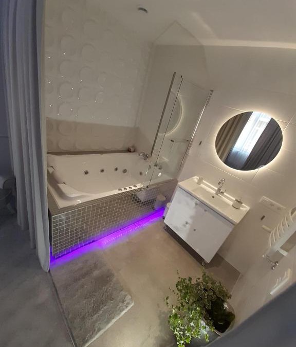 Gorzow Wielkopolski Apartment | Apartamenty "PRZY KATEDRZE" GORZÓW - jacuzzi