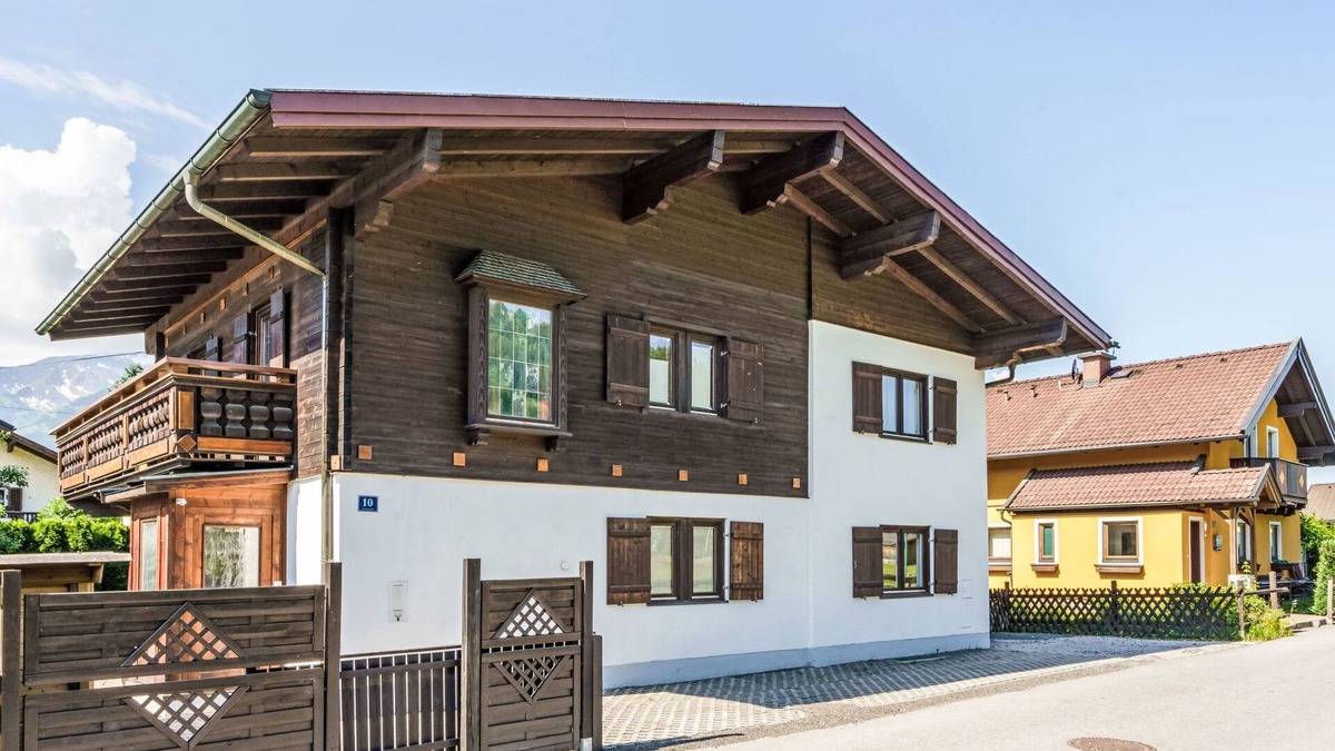 Bruck an der Grossglocknerstrasse House | Aparthaus Bruck by Interhome