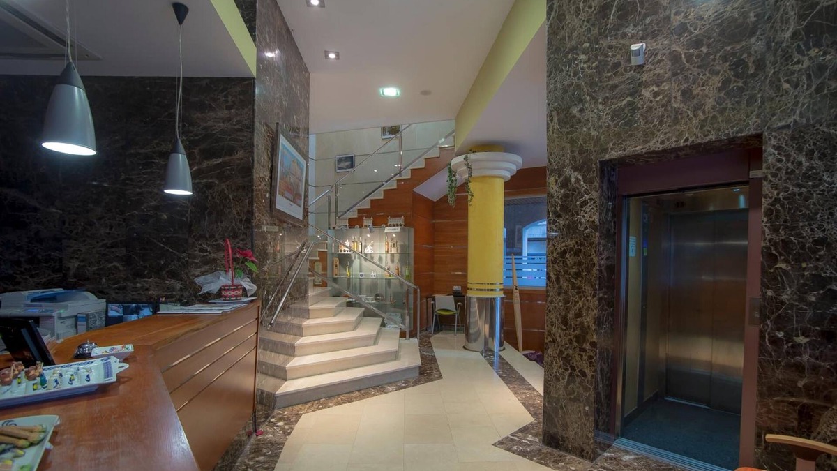 O Carballino Hotel | Aparthotel Arenteiro